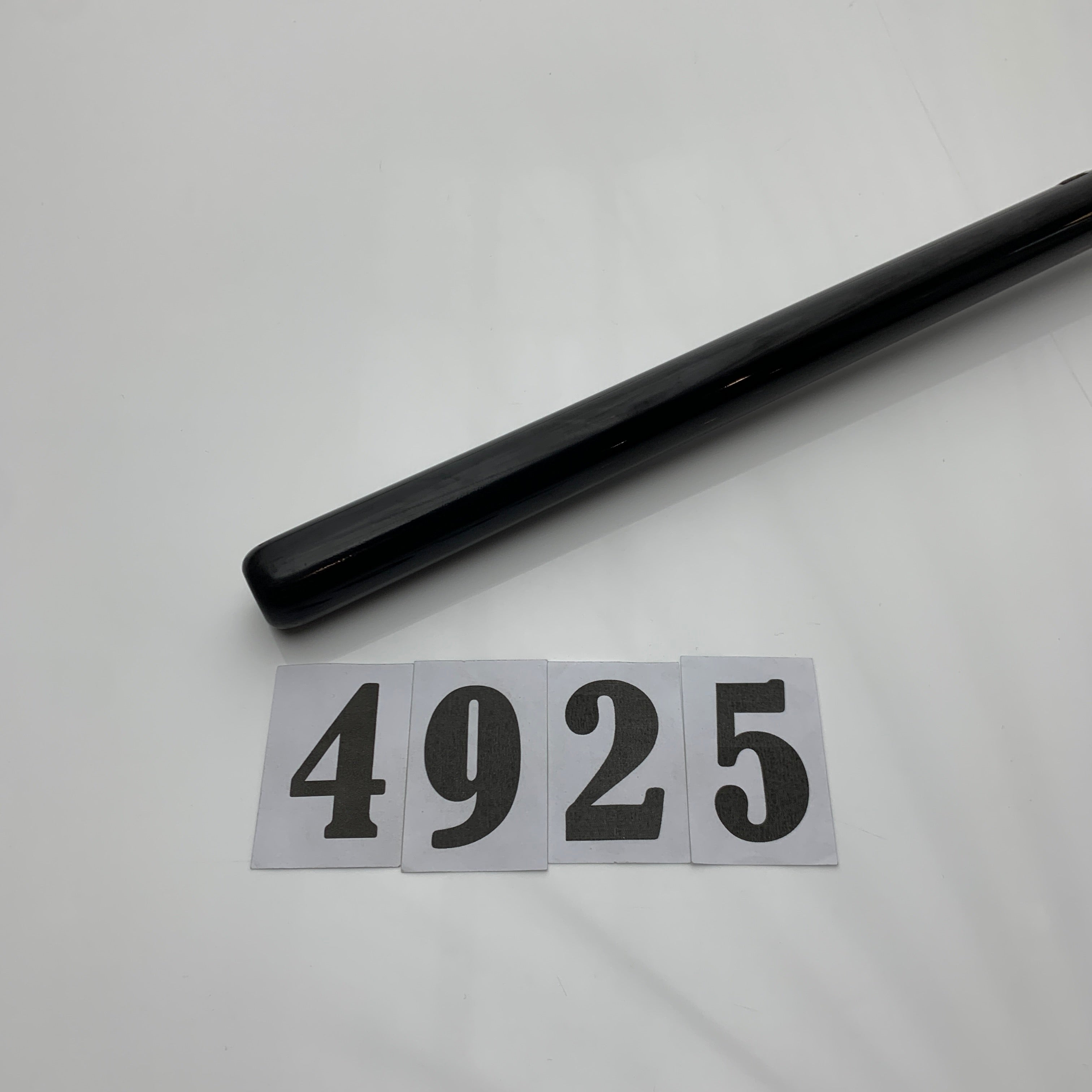 OMIN CUES | MAXIMUM 147 - WITH TITANTIUM FERRULE | 4925