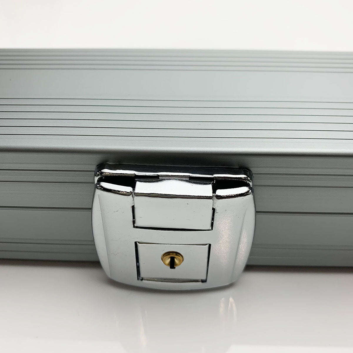 Snooker Alley | Grey Striped Aluminium Cue Case with Lock (3/4 Joint) | 6173